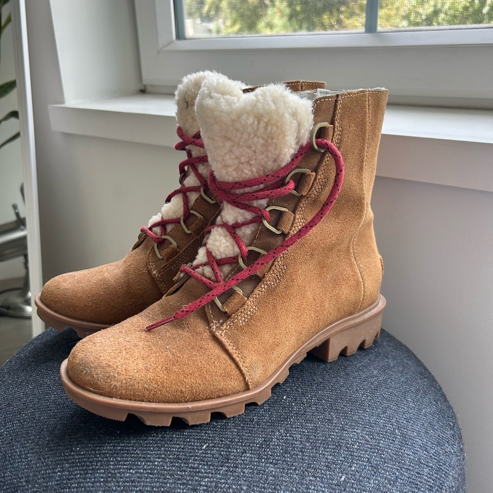 Sorel Short Lacy Cozy Boots with Red Laces